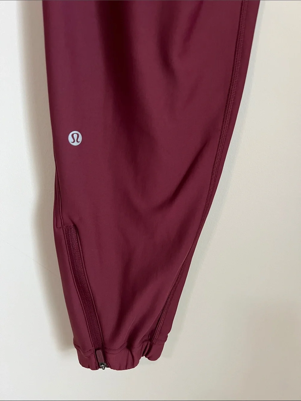 Lululemon Women's Joggers $138 Fleece Tech Lined Merlot Burgundy Size 8